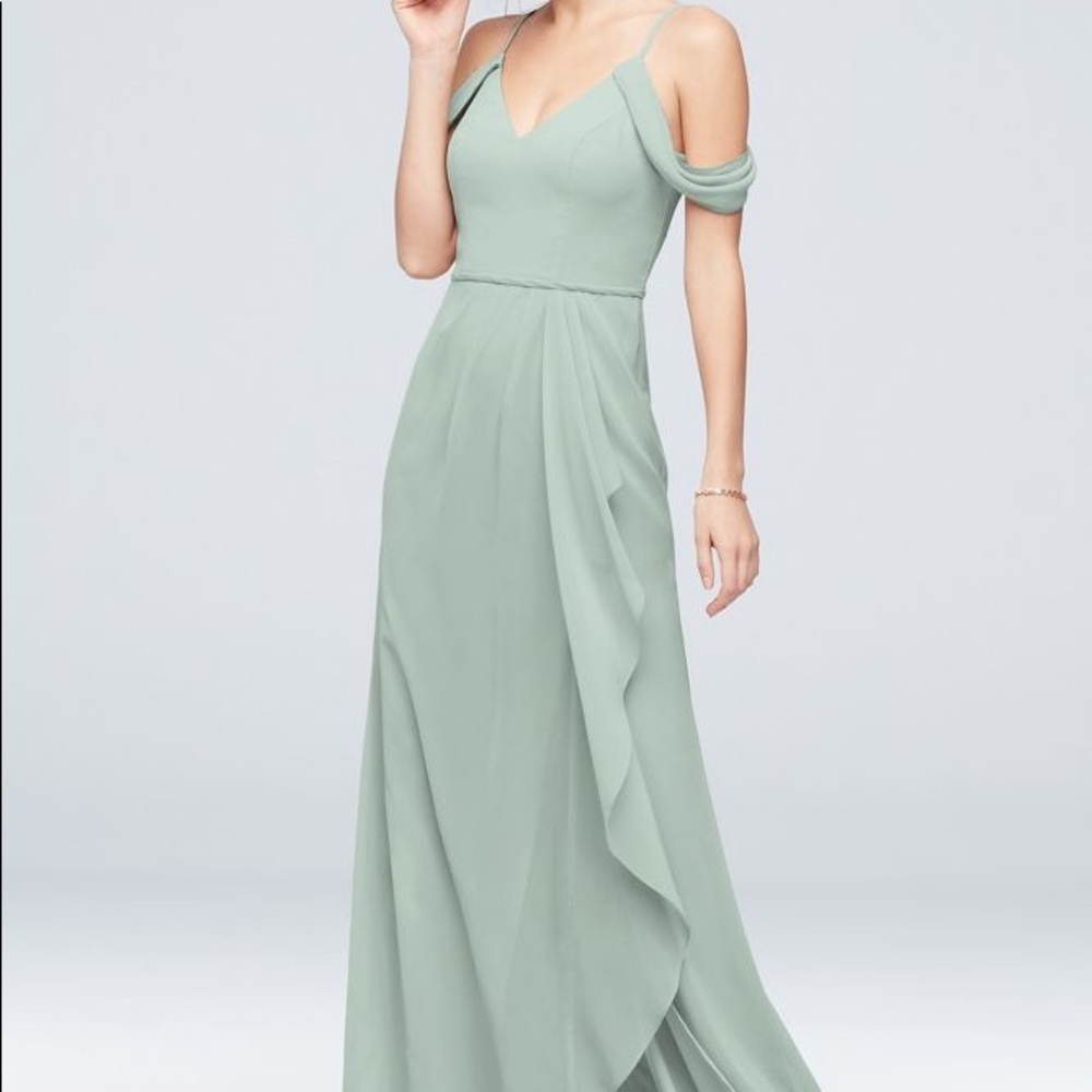 NO ALTERATIONS SIZE 6 David’s Bridal Bridesmaid Dress